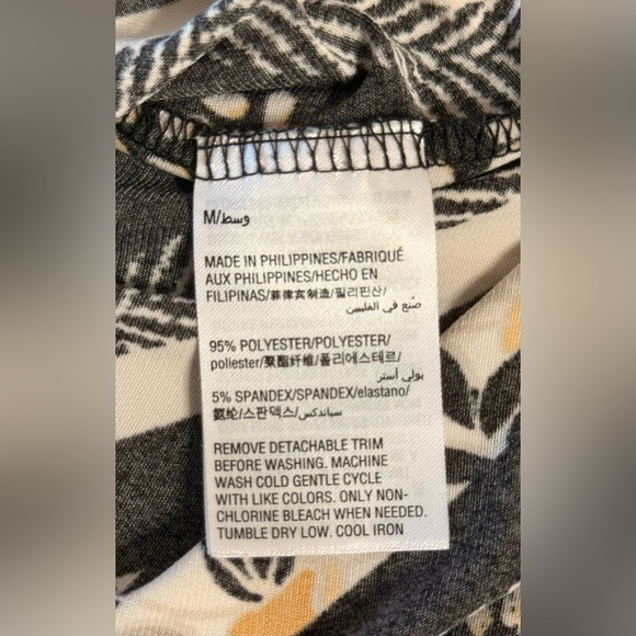 JM Collection Floral Chain Poly Span Tunic Top Black White Gold Toggles Med - Picture 7 of 15